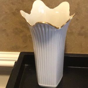Lenox Meridian 8 Inch ivory gold trimmed Tulip vase